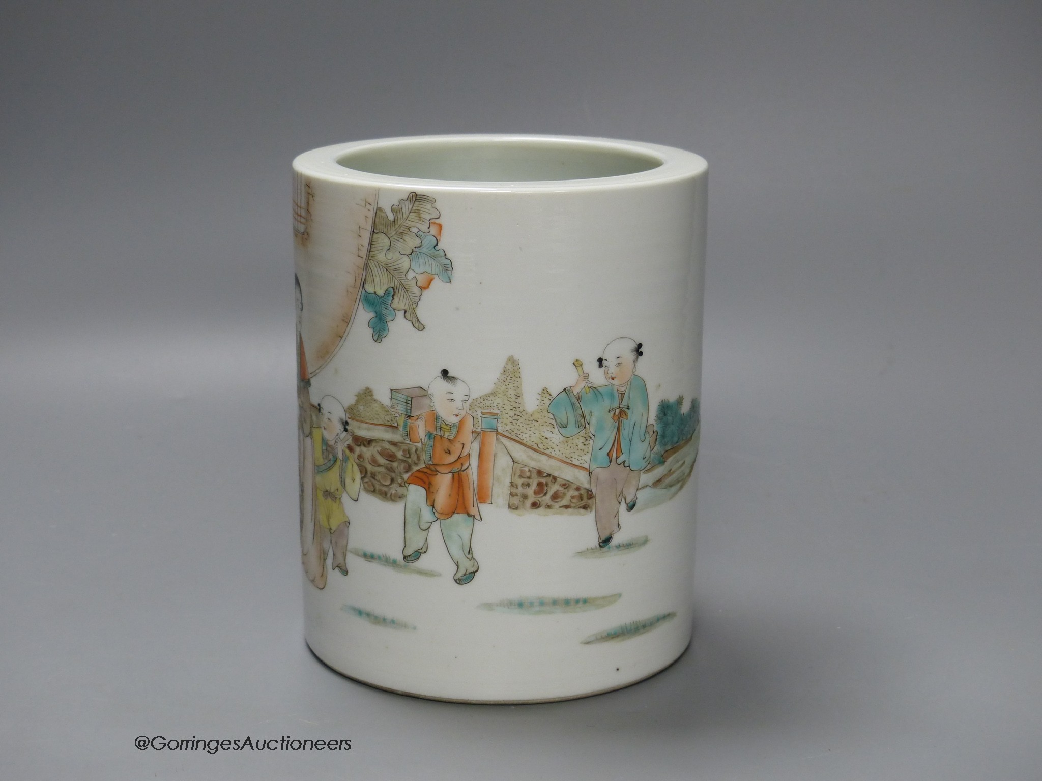 A Chinese famille verte brush pot, 15cm tall